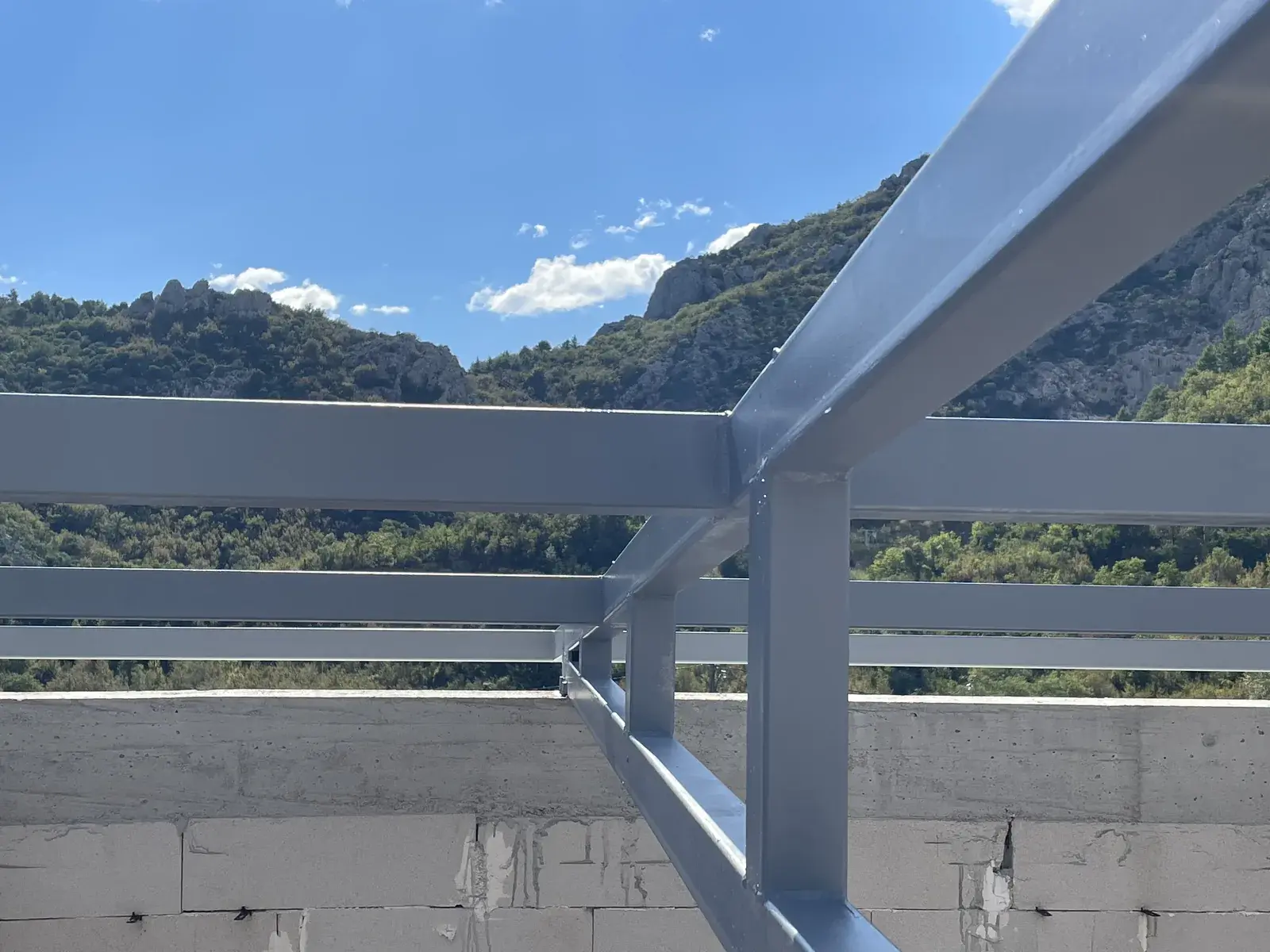 Čelična krovna konstrukcija u izradi